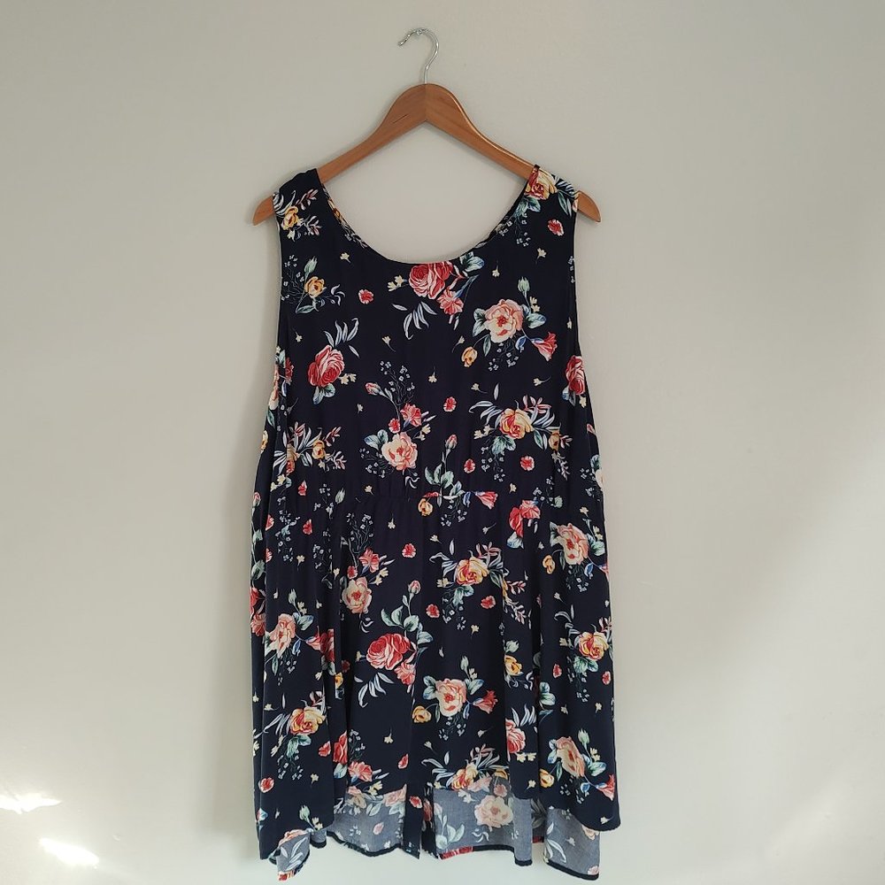 Torrid Navy Blue Floral Button Back Sleeveless Tunic Size 5